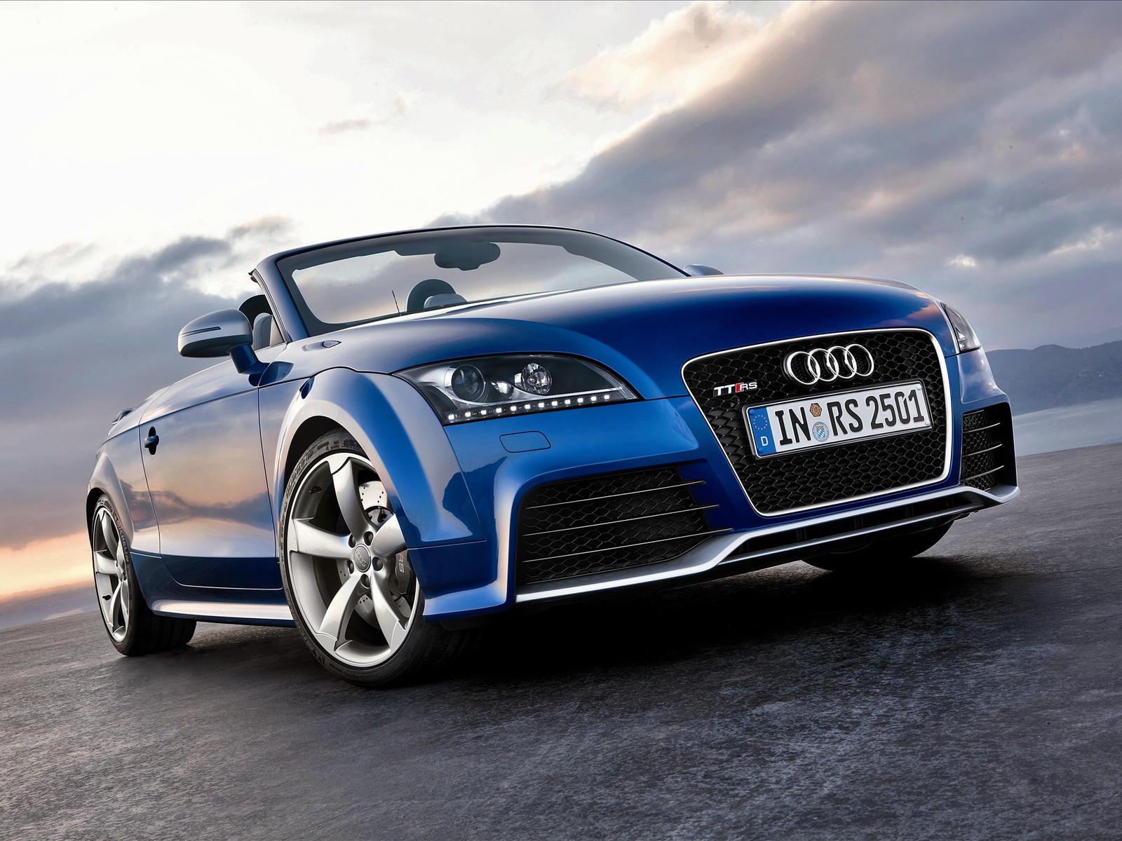 2010-Audi-TT-RS-Roadster-04